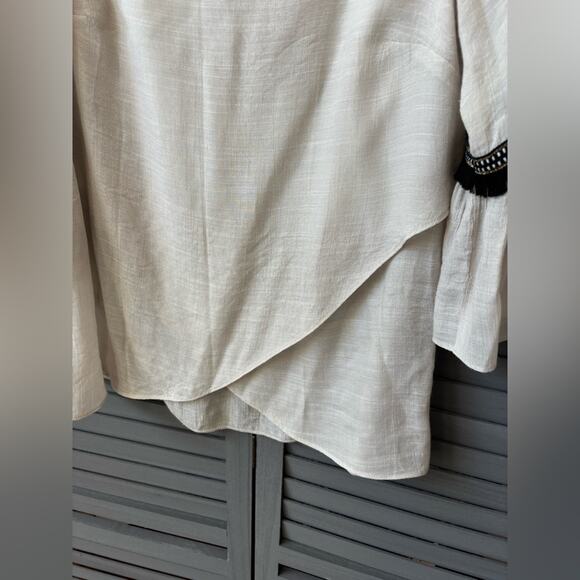 I.N. Studio Boho Linen Blouse with Asymmetrical Hem and Ruffle Sleeves Size PS - Picture 7 of 8